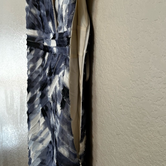 Ann Taylor Dress - V-Neck Line - Size 8 - Picture 3 of 8